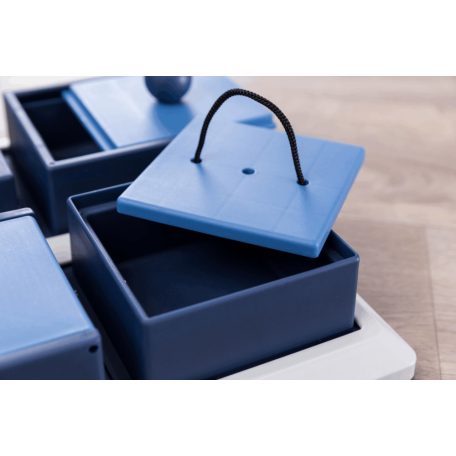 Trixie Dog Activity Poker Box | Interaktív játék (level 2) kutyák részére - 31x31 cm