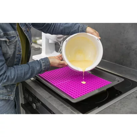 Trixie Baking Mat | Sütőforma (szív forma,szilikon)kutya snackek készítéséhez - 38x28 cm