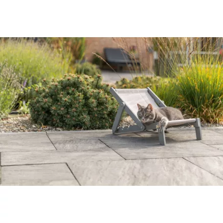 Trixie Beach Chair | Elegáns fa strandágy és napozóágy macskáknak – 33 × 37 × 51 cm
