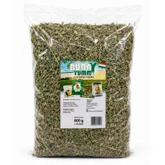   Bunny Yummy | Lucerna széna | Fehérjében és kalciumban gazdag szálas takarmány rágcsálóknak – 800 g (~24 liter)